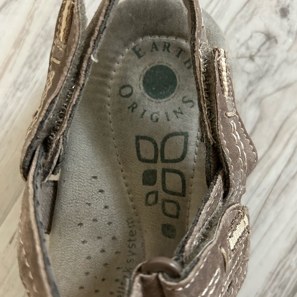 Earth Origins suede sandals. Size 7 wide. - Picture 3 of 8